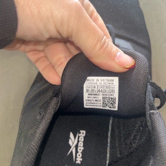 Reebok Men's Black and Red Athletic Sneakers - Picture 5 of 8